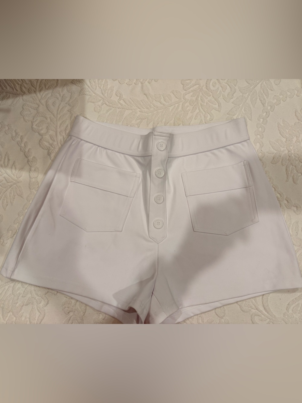 HALARA White High-Waist Button Front Pocket Shorts